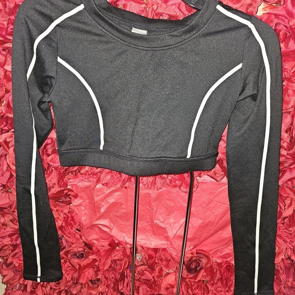Mono B NWOT Black Long Sleeve Crop Active Top Size Medium